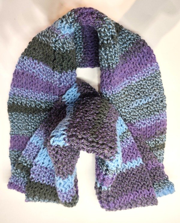 Producto - Bufanda tejida en tonos Violetas, Grises y Celestes