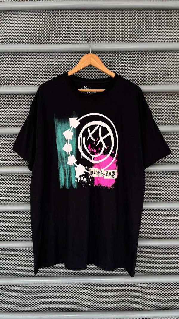 Producto - REMERA DE ALGODÓN BLINK-182, FULL BLACK (2XL)