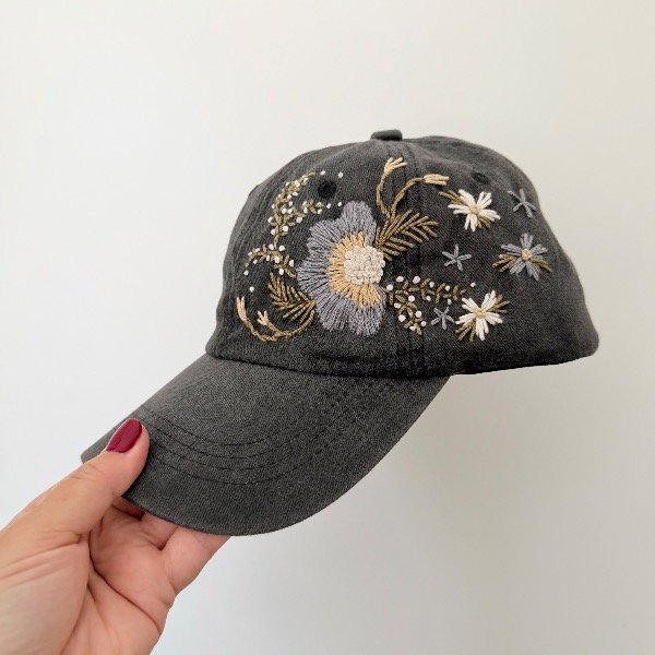 Producto - Gorra vintage gris oscura bordada a mano