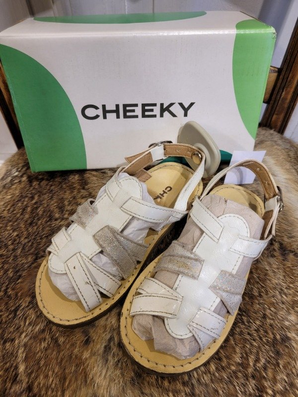 Producto - Sandalias CHEEKY blancas con brillos Talle 27 - PRECIO: 12X