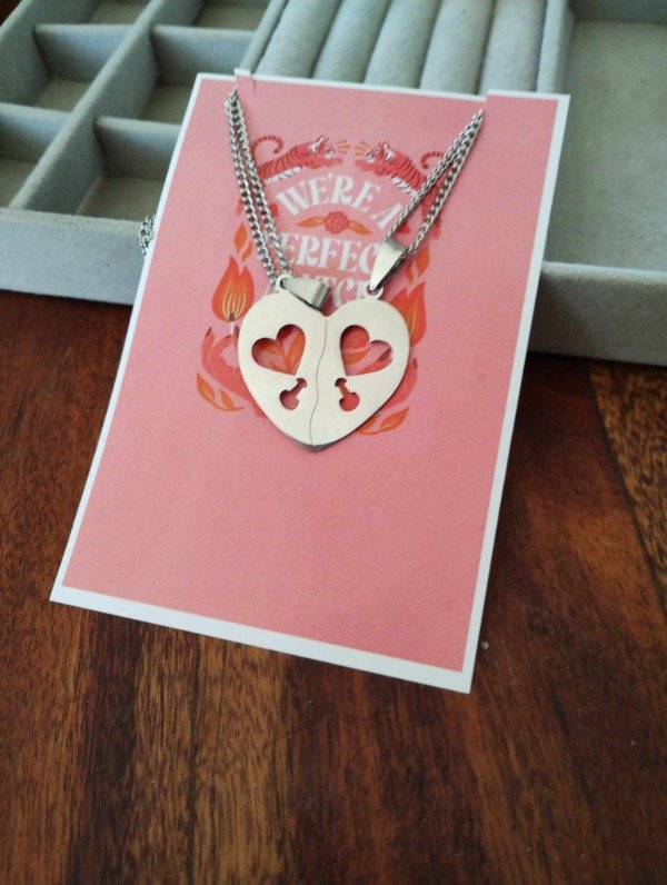Producto - Collar corazon partido calado. Acero quirurgico