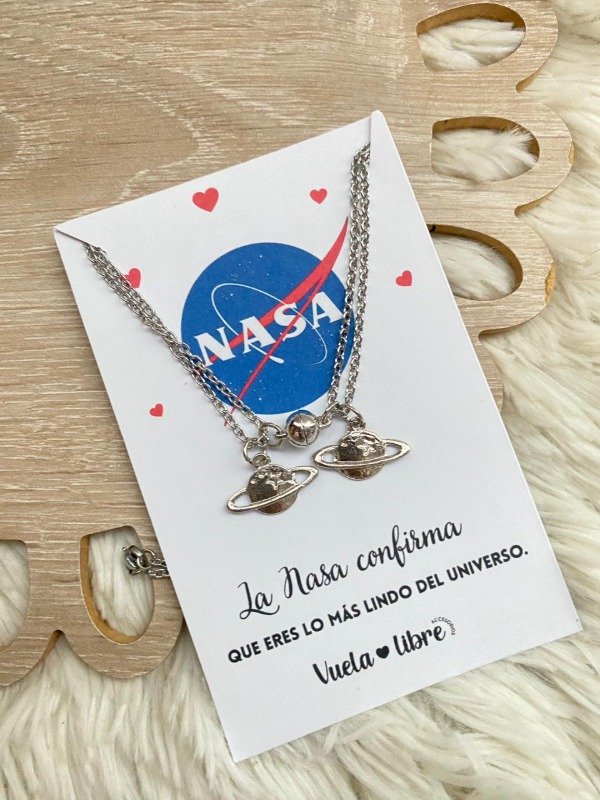 Producto - Collar la NASA con imanes para compartir