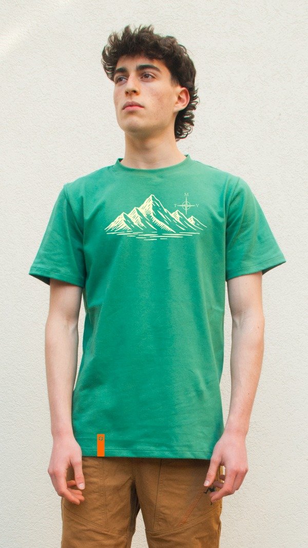 Producto - Remera montañas puntos cardinales TMV