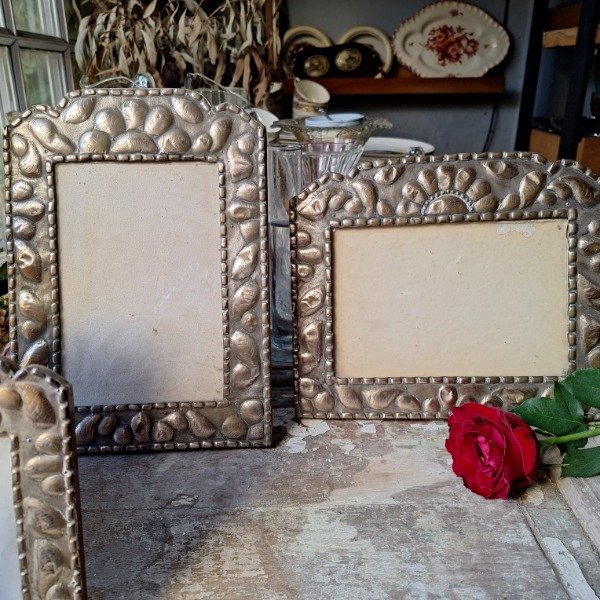 Producto - Portarretrato de metal repujado 20x15