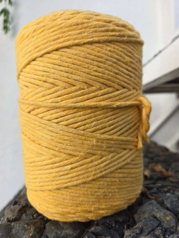 Producto - Hilo de algodón retorcido 27 hebras 1/2 kg AMARILLO