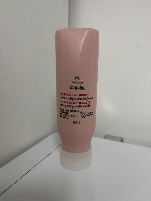 Producto - Crema para peinar reparadora Flor de Cereza y Aguacate