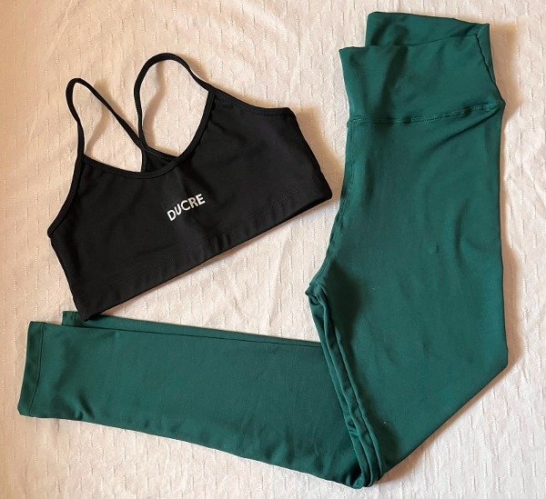 Producto - Conjunto VERDE ingles y top negro tiras