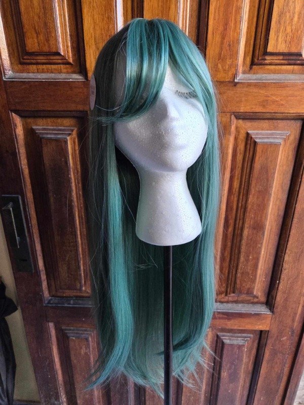 Producto - Peluca verde mint larga toyokalon