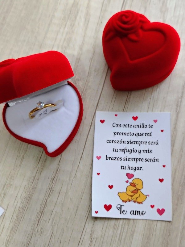 Producto - Anillo de strass dorado + cajita y tarjeta