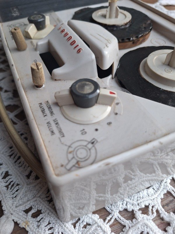 Producto - Radio grabadora GRUNDIG Solo utilería - 5
