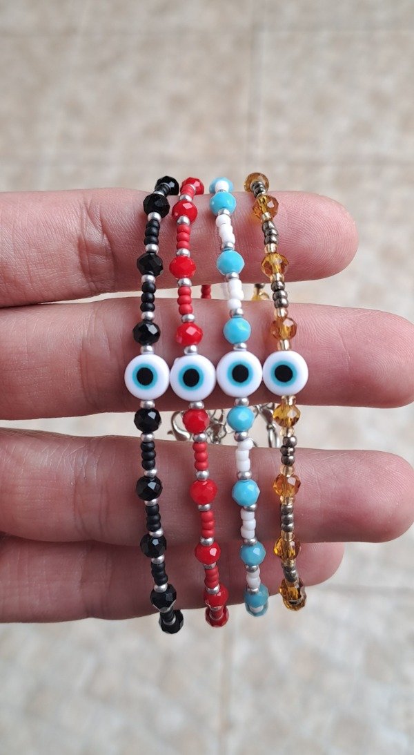 Producto - Pulsera con Cristales y Ojo Blanco