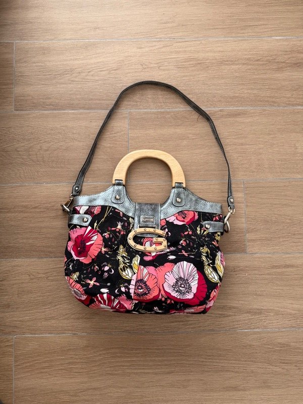 Producto - cartera GUESS