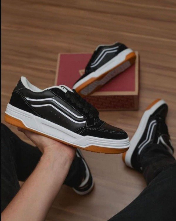 Producto - Vans Hylade Negra/Blanca