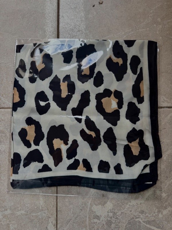 Producto - Pañuelo animal print blanco