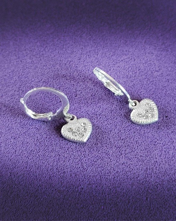 Producto - AR 983 - Aros Acero Blanco - Argolla con Brisura y Corazón con strass