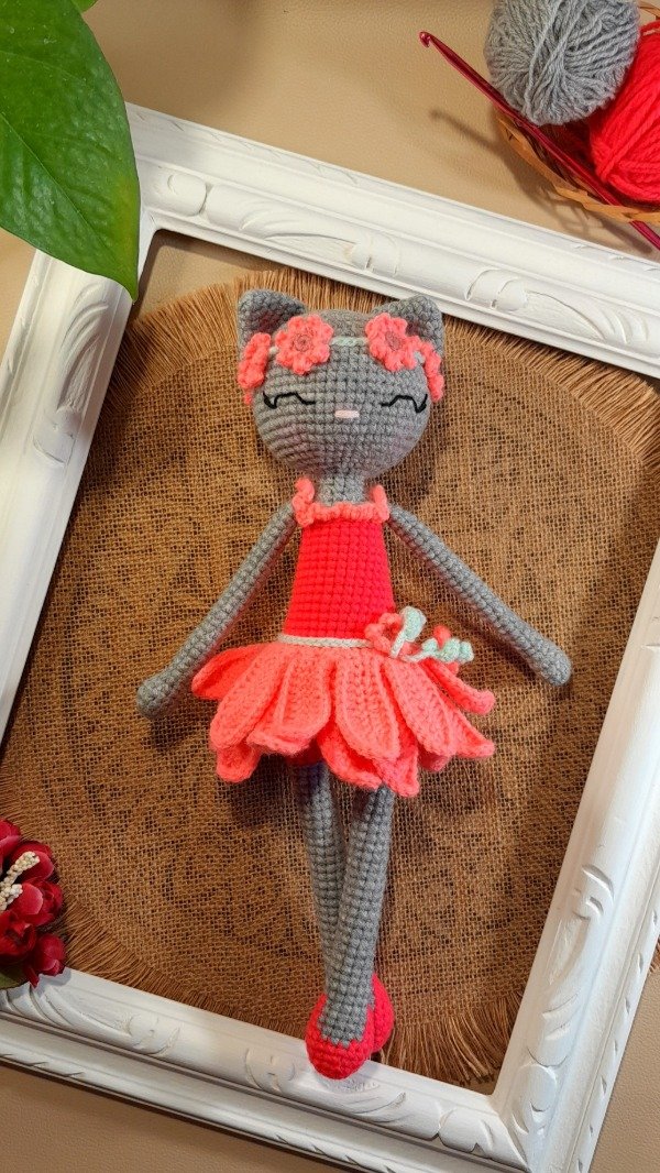 Producto - Lele, Gatita de Patitas Largas Fucsia