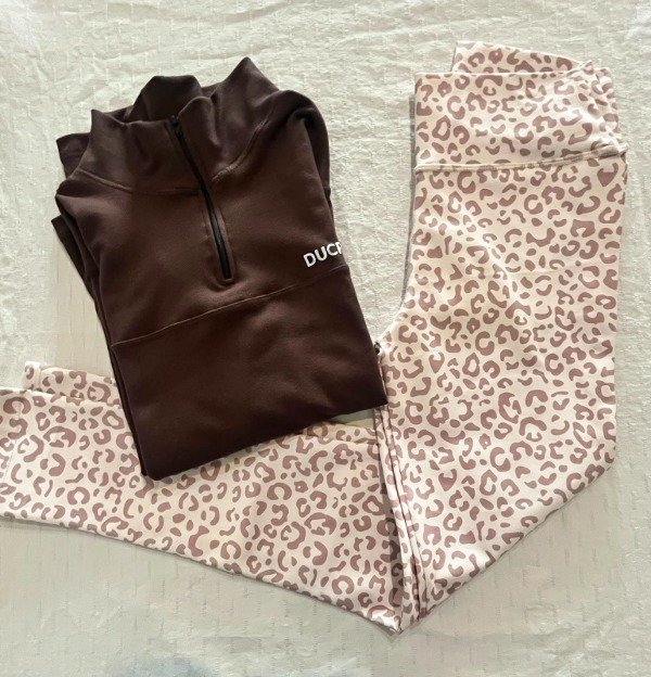 Producto - Conjunto calza print CHOCOLATE y buzo LULI