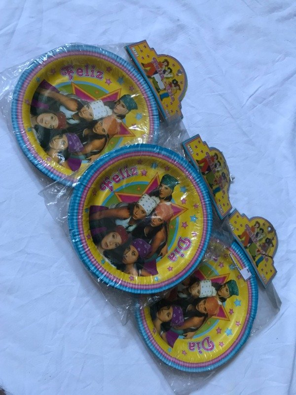 Producto - Vintage Bandana party dishes.