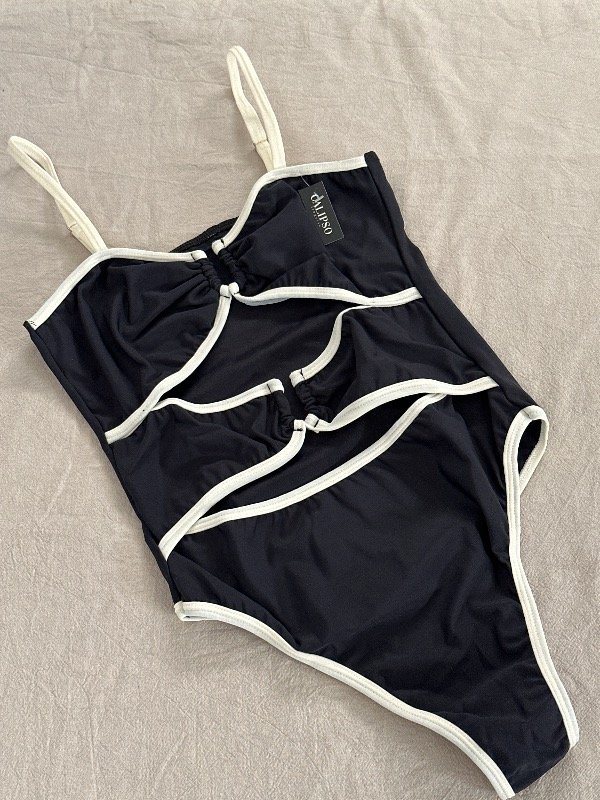 Producto - ENTERIZA NELY CON DETALLES DE AVÍOS NEGRA/CREMA