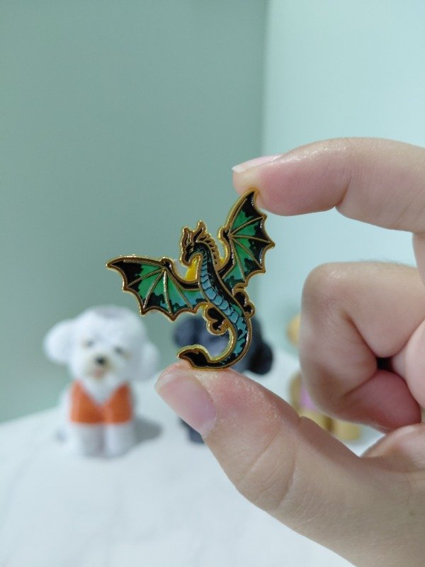 Producto - Pin metalizado - Dragón verde en dorado #3114