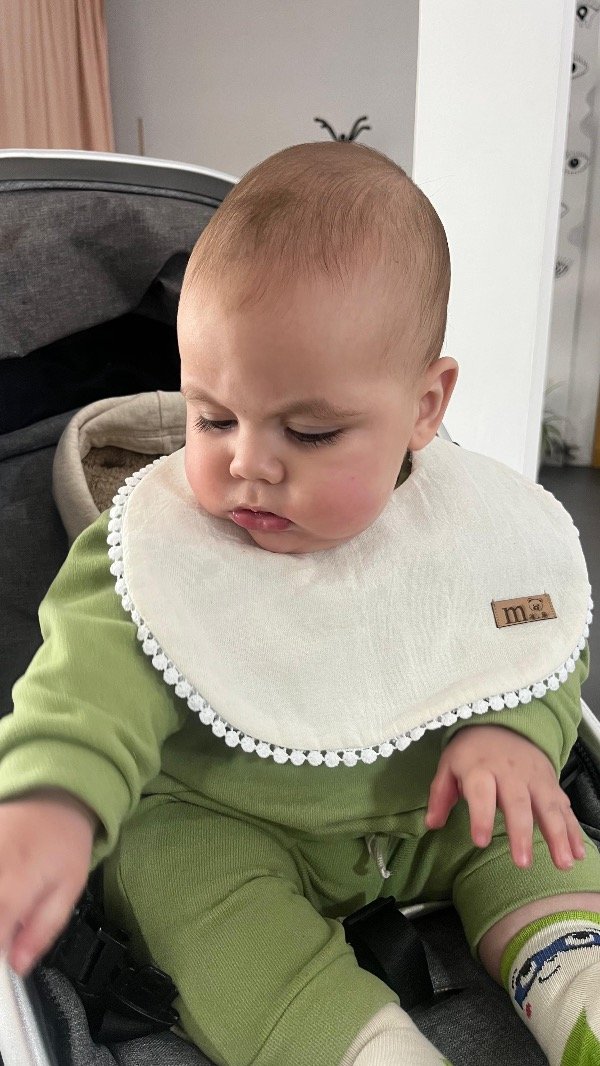 Producto - Baberos ancho y largo pompones