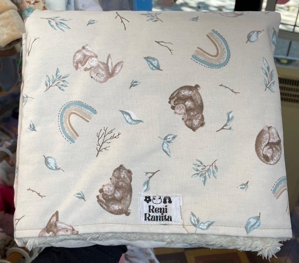 Producto - Manta estampada doble con corderito conejitos beige