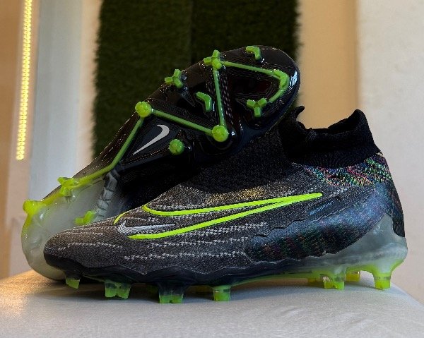 Producto - NIKE PHANTOM GX botita negro color