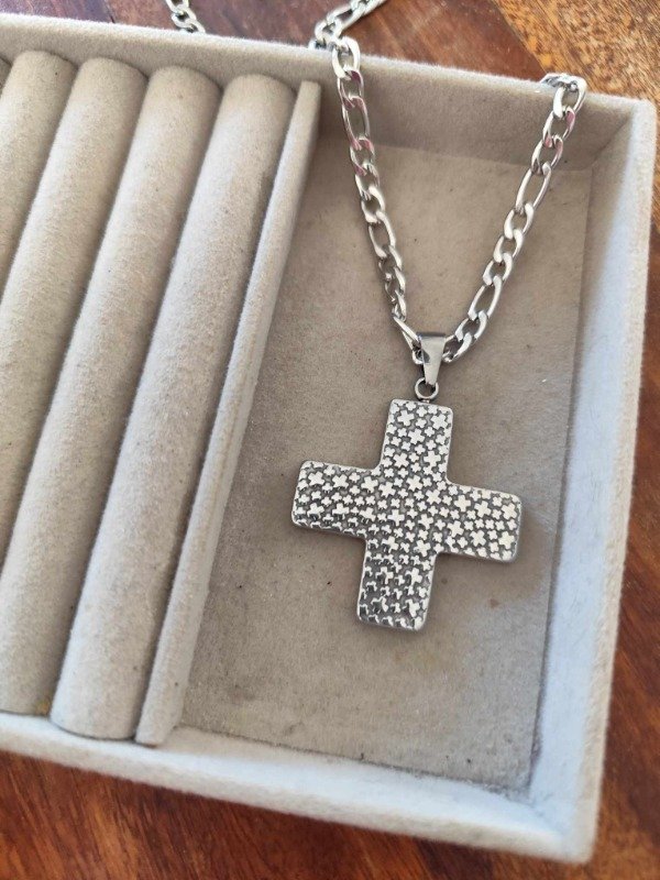 Producto - Collar cruz XL . Trabajada . Acero quirúrgico