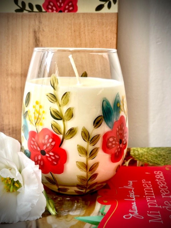 Producto - Vela vaso bombé  flores rojas (Peonias/olivas)