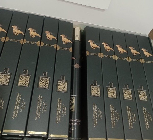 Producto - Tubito Arabe Qaed Al Fursan Black 35ml