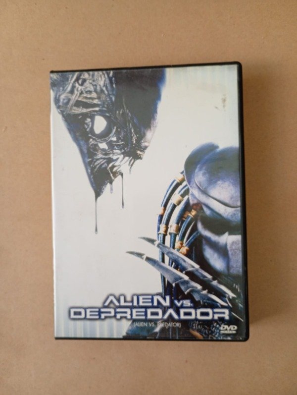 Producto - Alien vs Depredador - Anderson Iathan Bova - Gativideo 2005