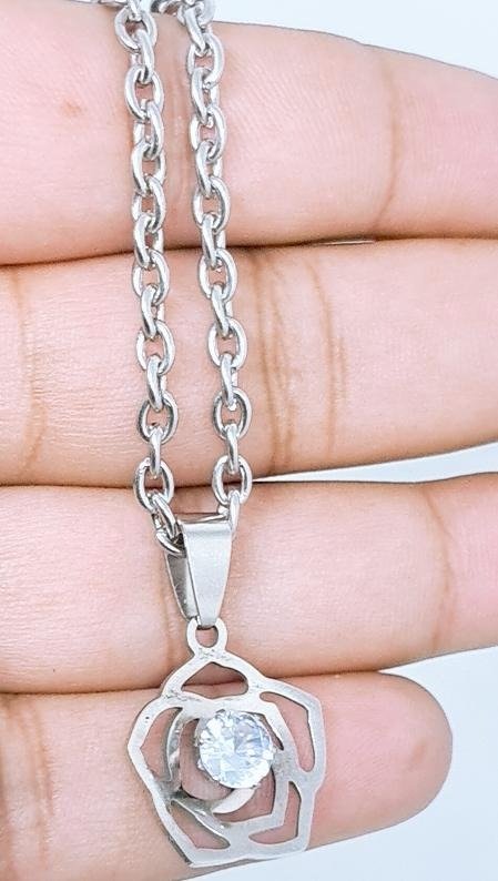 Producto - Pulseras dije pétalo con una perlita