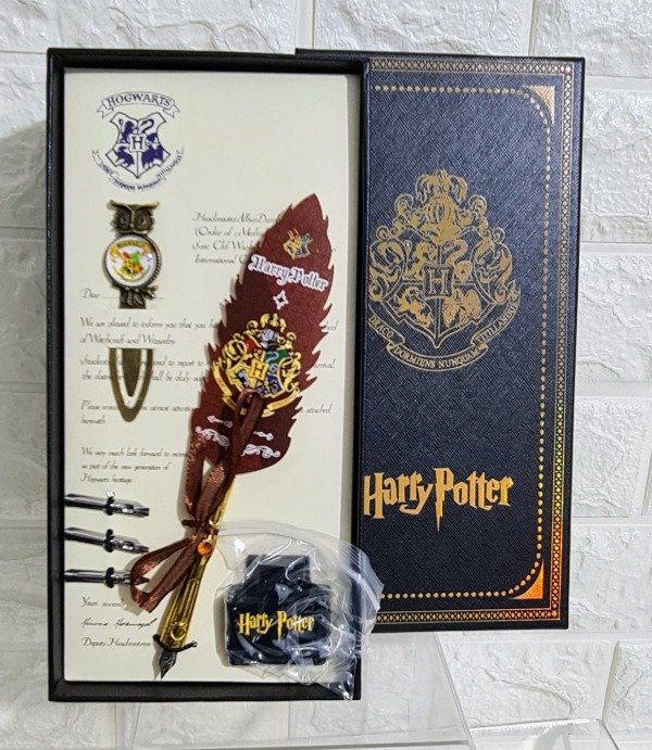 Producto - Set Harry Potter pluma + plumas remplazo + tinta + marcapáginas Hogwarts