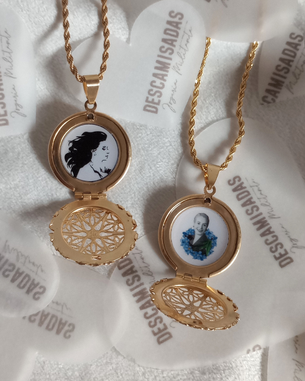 Producto - Relicario dorado con cadena