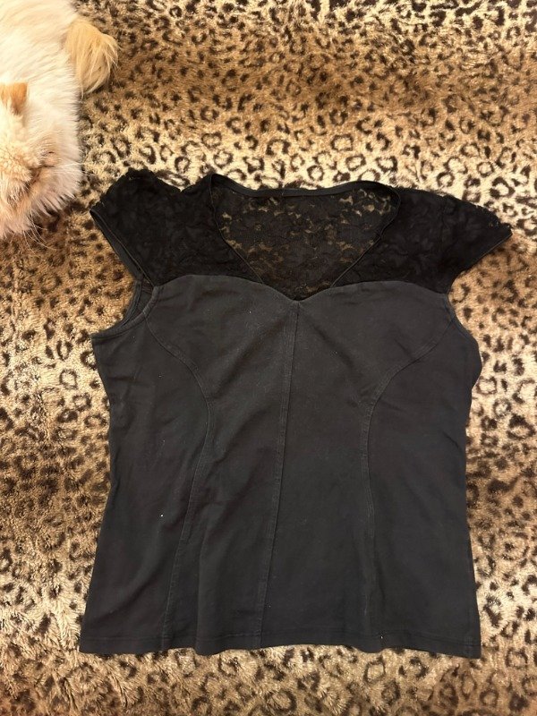 Producto - MUSCULOSA MARKOVA MODAL Y ENCAJE