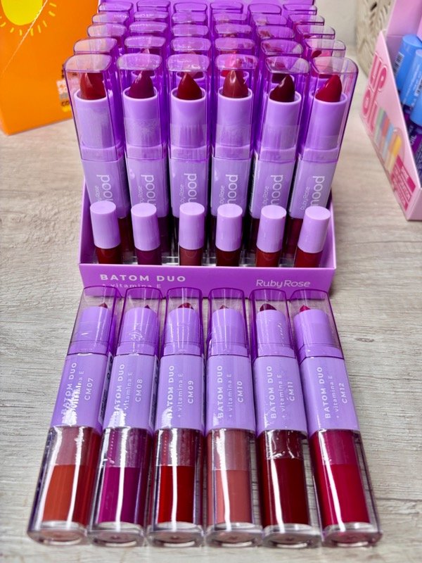 Producto - Labial dúo 2 en 1 en barra y líquido RUBY ROSE