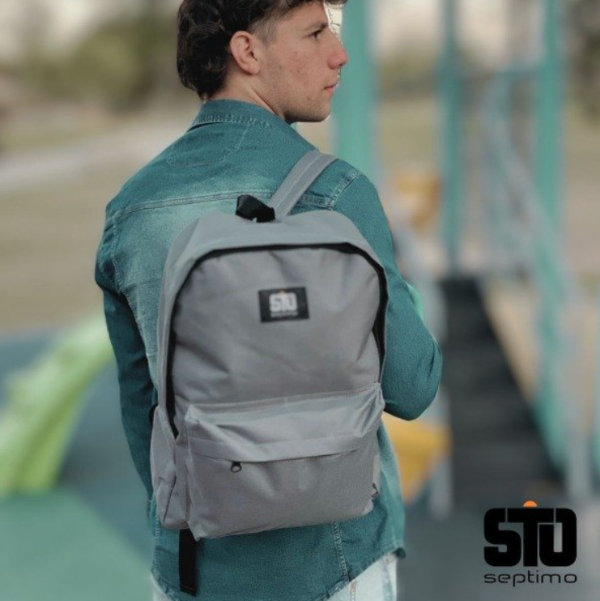 Producto - MOCHILA CLASICA GRIS