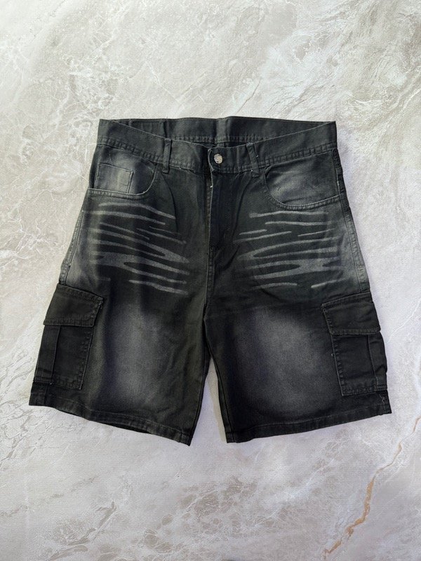 Producto - Bermuda Cargo Negro Bigotes
