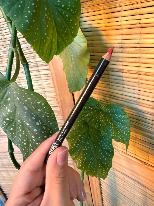Producto - Lápiz delineador de labios tono BORGOÑA. Avon
