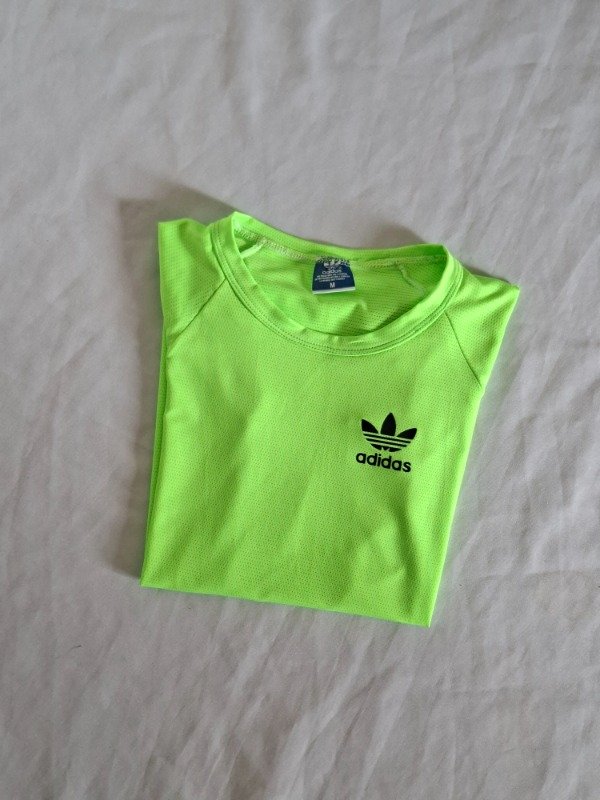 Producto - Remera adidas fluor