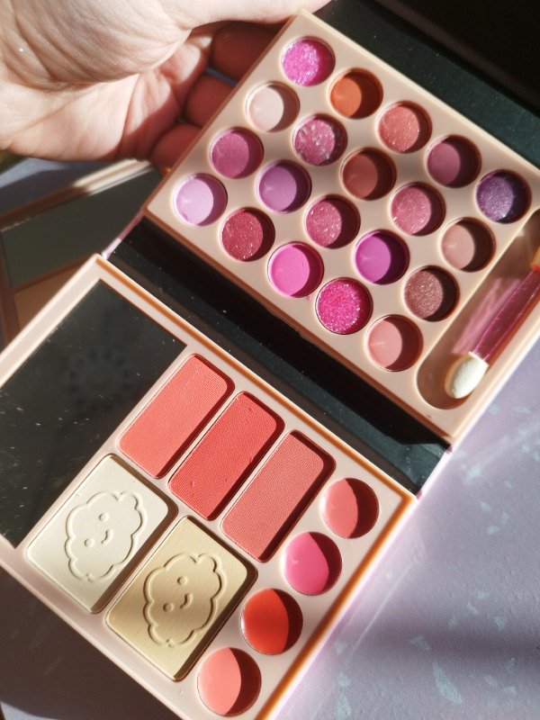 Producto - Paleta de maquillaje Stitch