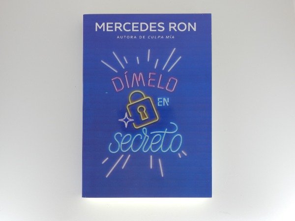 Producto - DIMELO EN SECRETO. Mercedes Ron