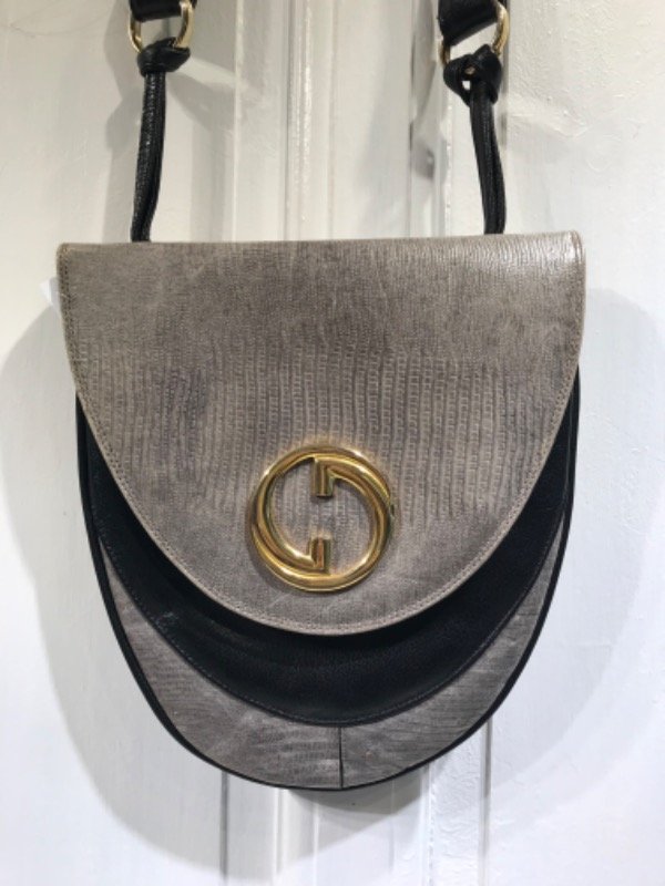 Producto - Cartera de cuero vacuno  con hebilla dorada - PRECIO: 16x