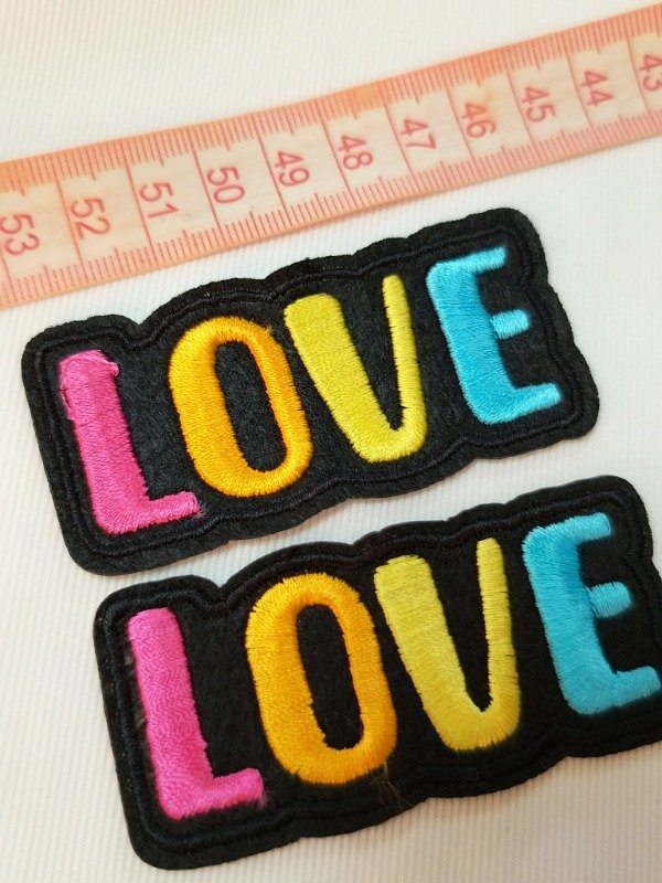 Producto - Aplique love bordado