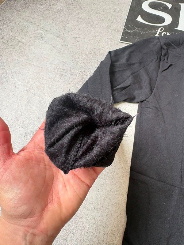 Camiseta termica medio cuello con piel adentro negra — imagen 2