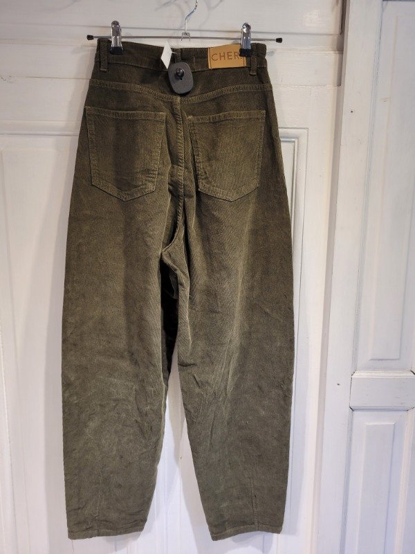 Producto - Jean CHER verde militar corderoy baggy- Talle 24- PRECIO: 58X - 3