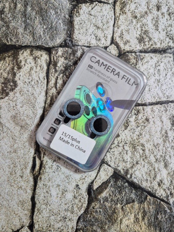 Producto - Protector de cámara brillantina Iphone 15 / 15 plus celeste
