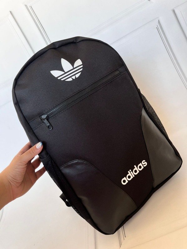 Producto - Mochi Adidas Negra y Blanca