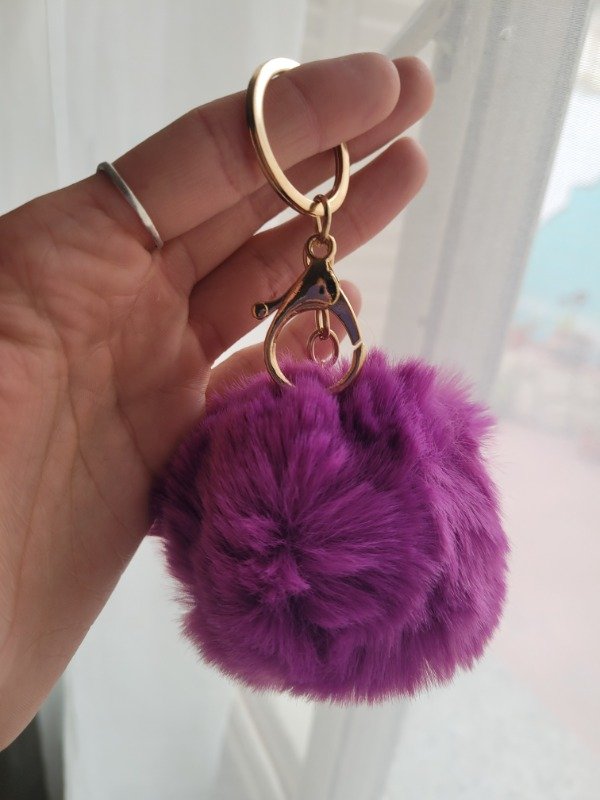 Producto - Llavero - bag charm pompon violeta