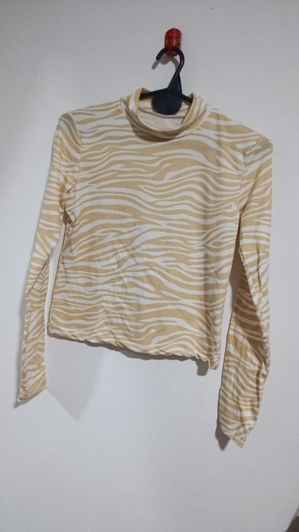 Producto - CAMISETA RENATA